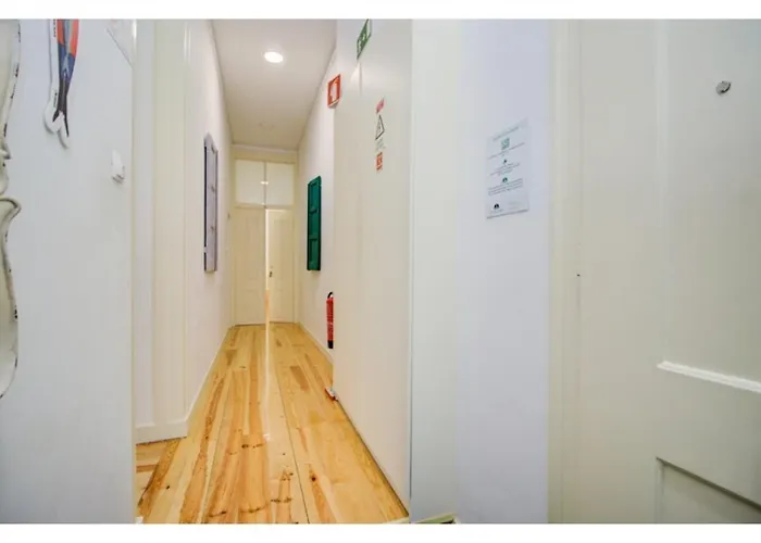 Houze Near Lx Factory And The River Apartman *